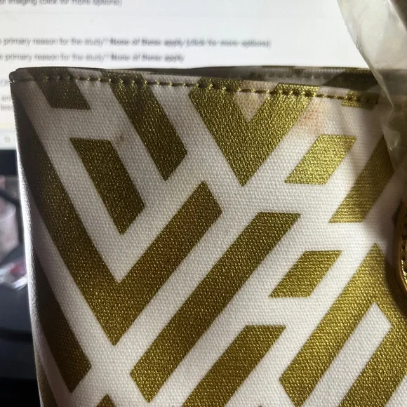 Hudson + Bleeker Gold Labyrinth Print Tote - Picture 5 of 16